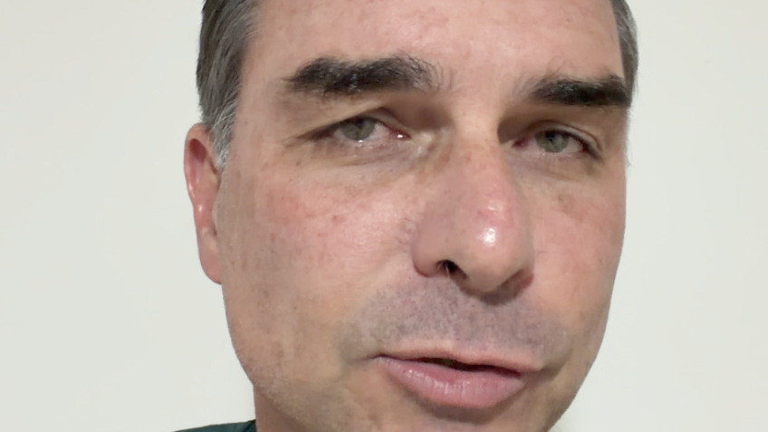 China pode aumentar tarifa sobre carne brasileira para 67%, alerta Flávio Bolsonaro