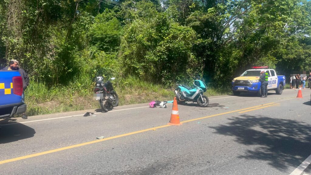Colisão entre motos e carro fere mulher na SE-065 em São Cristóvão