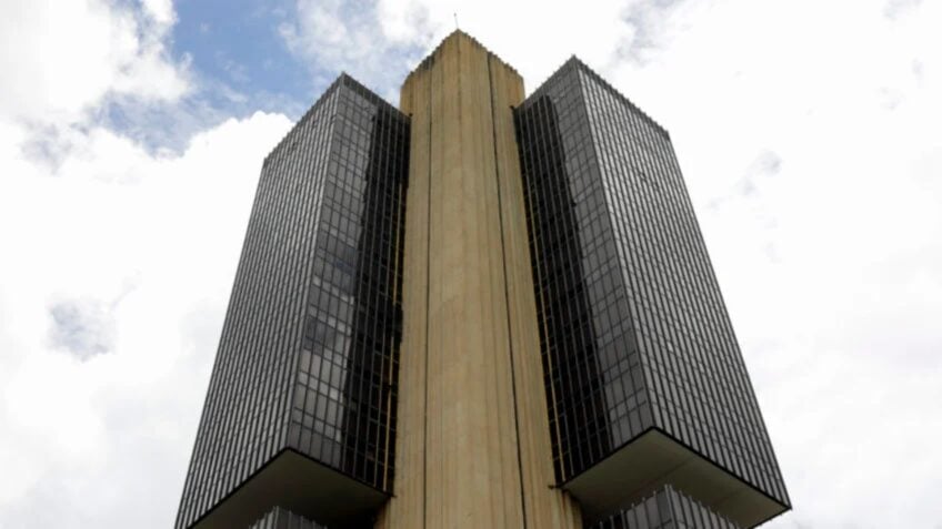 Crédito no Brasil atinge R$7,4 tri em junho; empresas impulsionam expansão