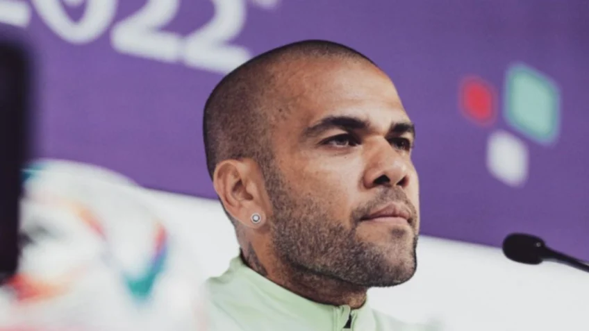 Daniel Alves revela felicidade na prisão em comparação à carreira no futebol