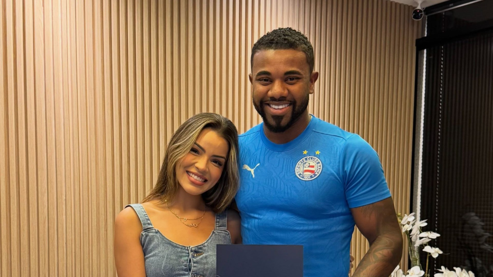 Davi Brito oficializa casamento com Emilly Araujo e promete festa