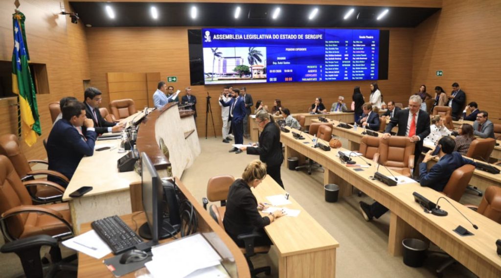 deputados-aprovam-projeto-que-amplia-vagas-na-pol-cia-cient-20260702