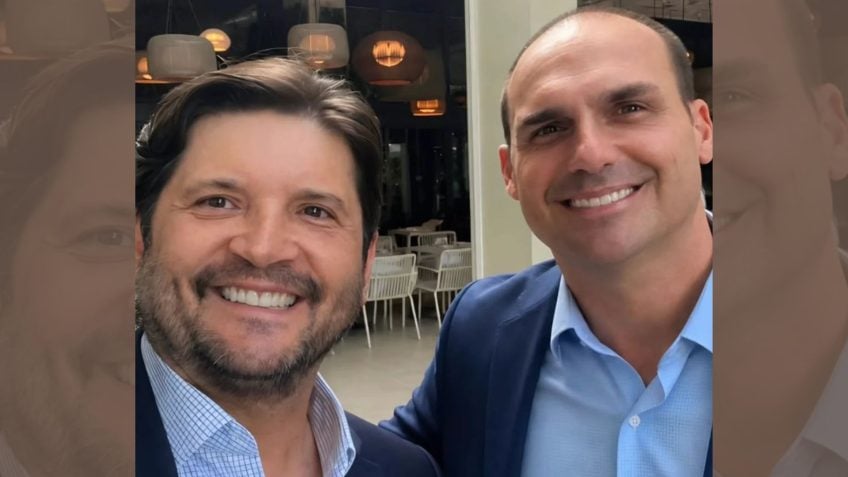 Eduardo Bolsonaro renuncia a suplência de André do Prado