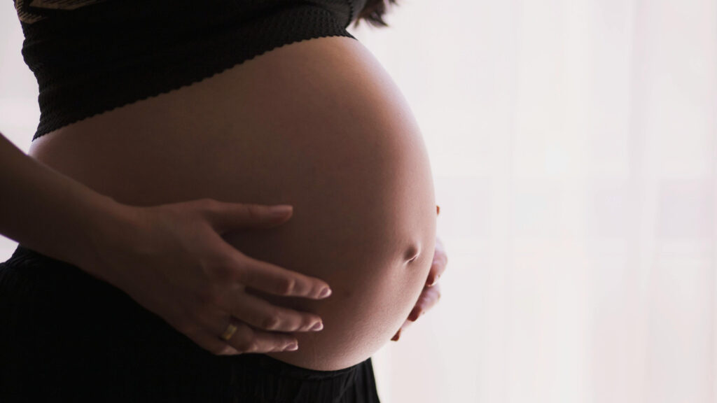 Estudo revela razões de mulheres que preferem parto normal, mas optam por cesárea