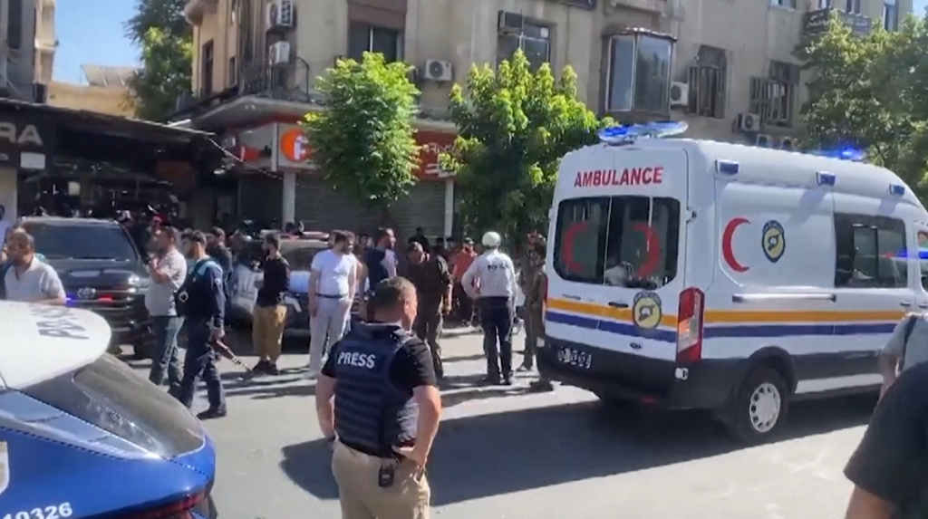 Explosões em Damasco marcam visita de Macron à Síria