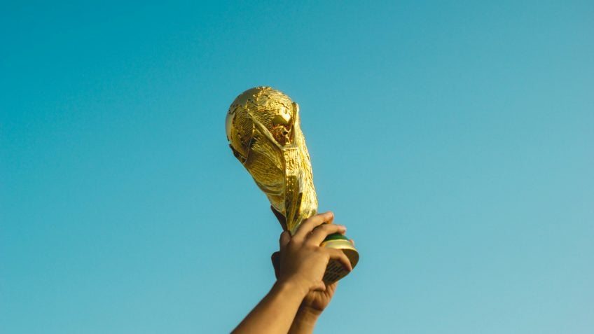 Falsa morte de pai de Messi viraliza e apresentadora se retrata
