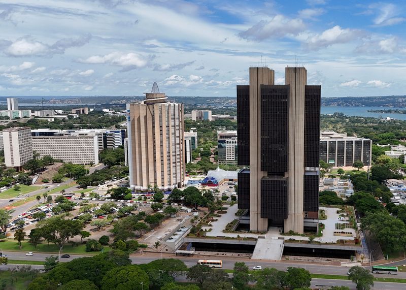 Fazenda projeta inflação de 5,1% para 2026, acima da meta do CMN
