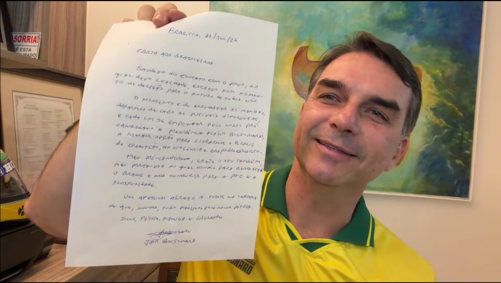 Flávio Bolsonaro lê carta de Jair Bolsonaro pedindo união em torno da candidatura