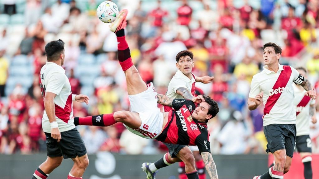 Flamengo empata com o River Plate em amistoso no Estádio do Algarve