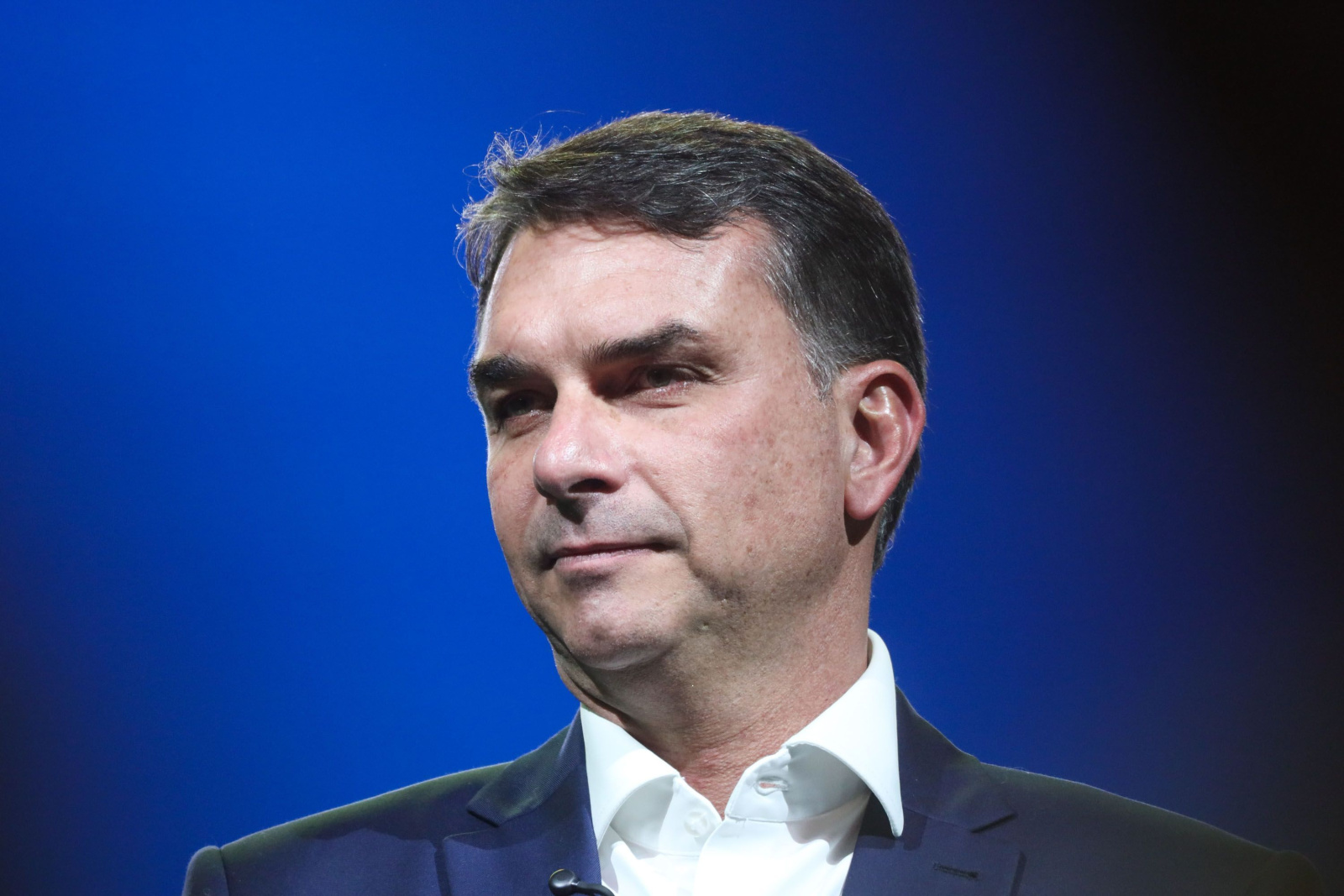 Flávio Bolsonaro oficializa candidatura à Presidência com apoio do sobrenome