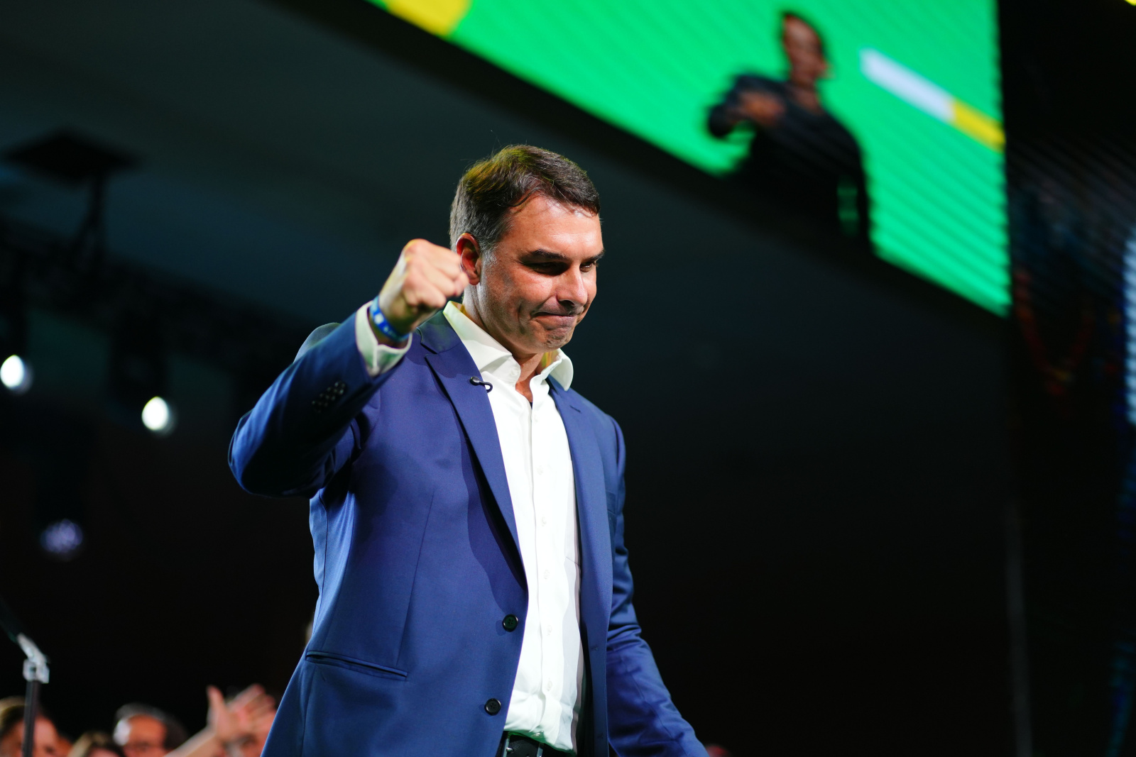 Flávio Bolsonaro pede que PL lance candidato ao governo de Minas