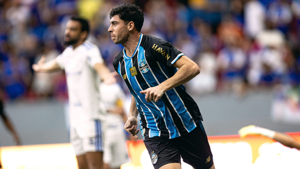 Fluminense vence Bahia por 2 a 0 em amistoso no Maracanã com gols de Hulk e Cano