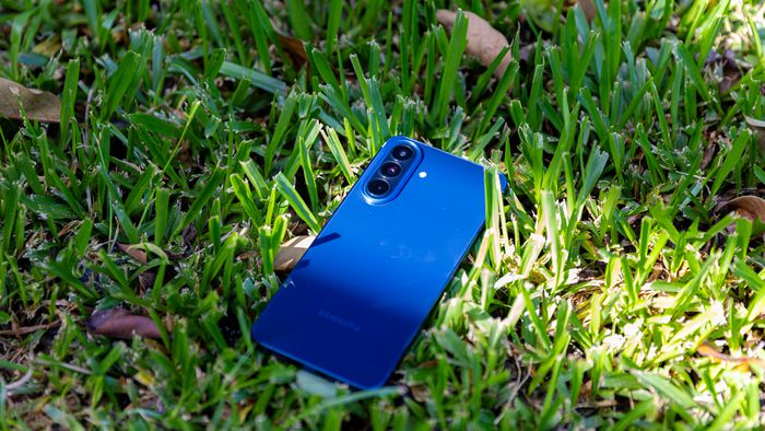 Galaxy A57 tem preço histórico de R$ 1.622 na Amazon
