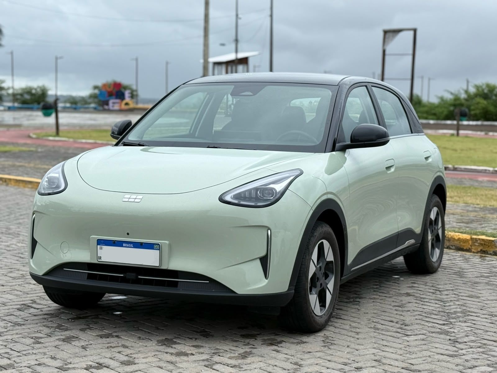 Geely EX2 Max entrega 356 km e brilha em teste de 700 km