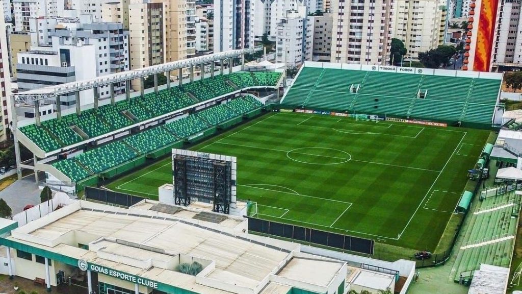 Goiás e Ceará se enfrentam na Série B neste sábado; veja onde assistir