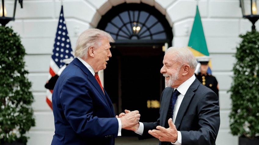 Governo celebra Dia da Amizade com postagem de bandeiras do Brasil e EUA