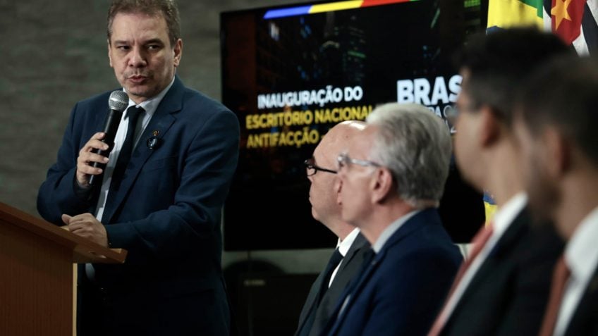 Governo Lula defende soberania diante de sanções dos EUA ao PCC