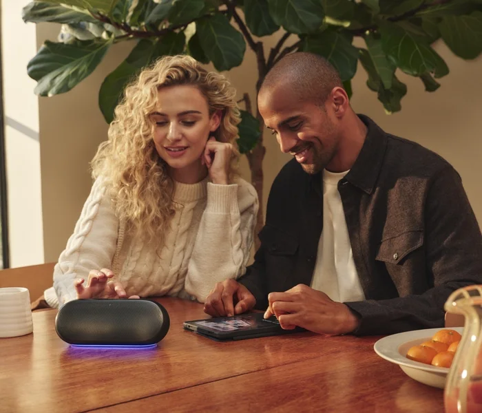 Harman Kardon lança caixa de som Luna 2 no Brasil; confira preço e recursos