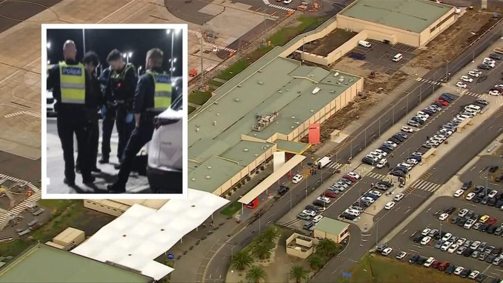 Homem é detido após escalar torre de 140 metros e pichar em Melbourne