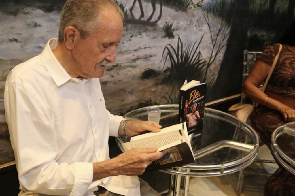 Memória Política: José Carlos Machado destaca livro que preserva o legado histórico de João Alves Filho