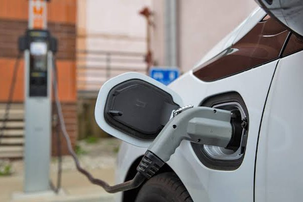 Sergipe adota novas normas de segurança para recarga de veículos elétricos