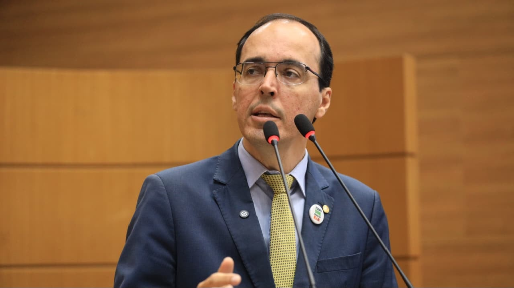 Georgeo afirma que PCCV da Saúde não atende à demanda do estado