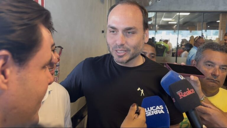 Carlos Bolsonaro aponta Rodrigo Valadares como líder da direita em Sergipe e confirma aval da família