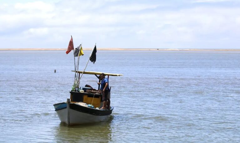 Pescadores artesanais começam a receber seguro-defeso retroativo nesta terça-feira (7)