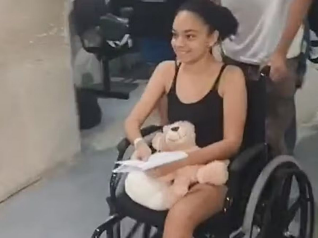Vitória pela Vida: Estudante que perdeu a perna em ataque de tubarão recebe alta após 40 dias