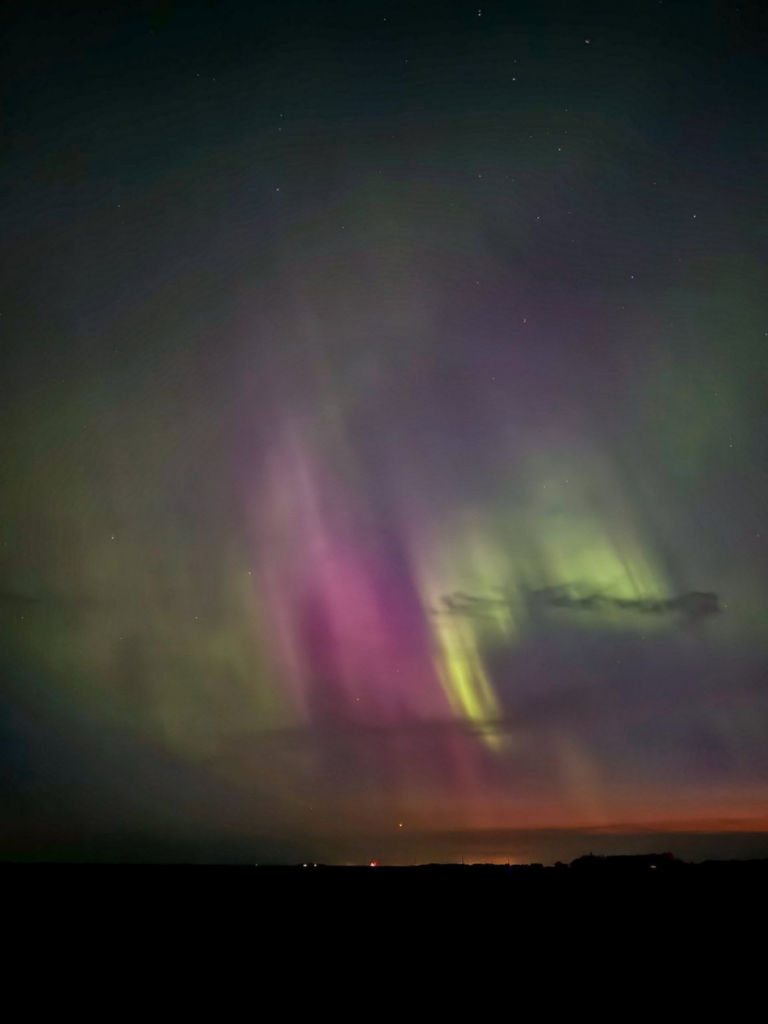 O Céu Ficou Verde: Brasileiro faz fotos incríveis de aurora após forte explosão solar 6 image