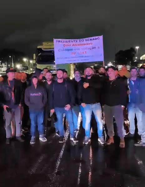 Paralisação de caminhoneiros começa em portos e polos logísticos para pressionar votação da MP do Frete