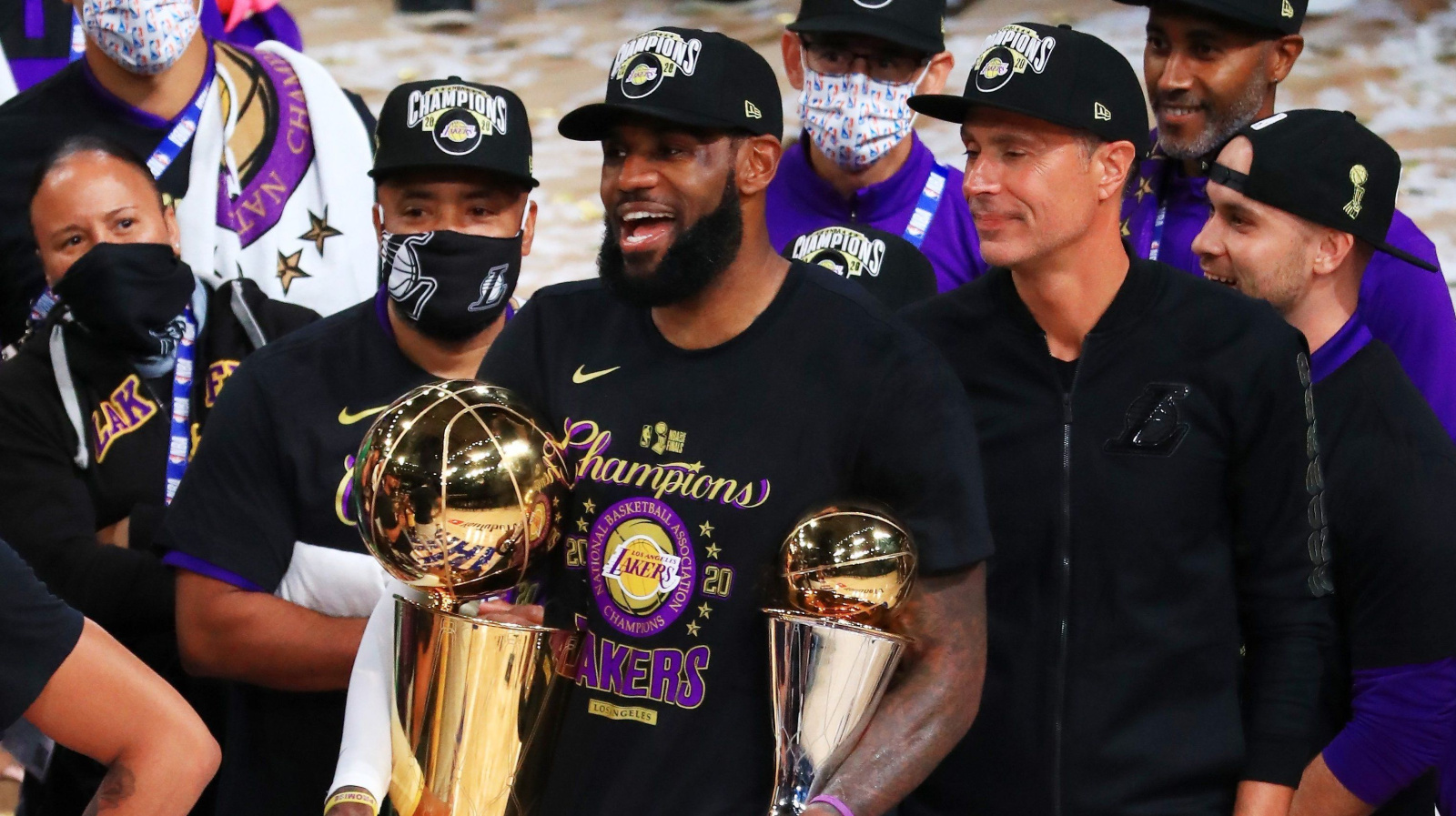 LeBron pode assumir armador nos 76ers e remodelar time