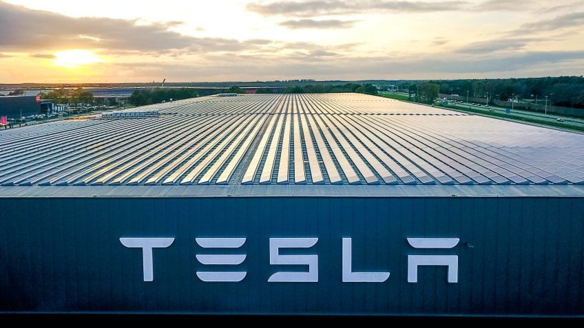 Lucro da Tesla cai 5% no 2º trimestre; receita cresce 26% e bate estimativa