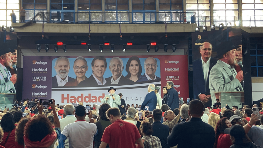 Lula acusa Temer de golpe e elogia Alckmin no lançamento de Haddad
