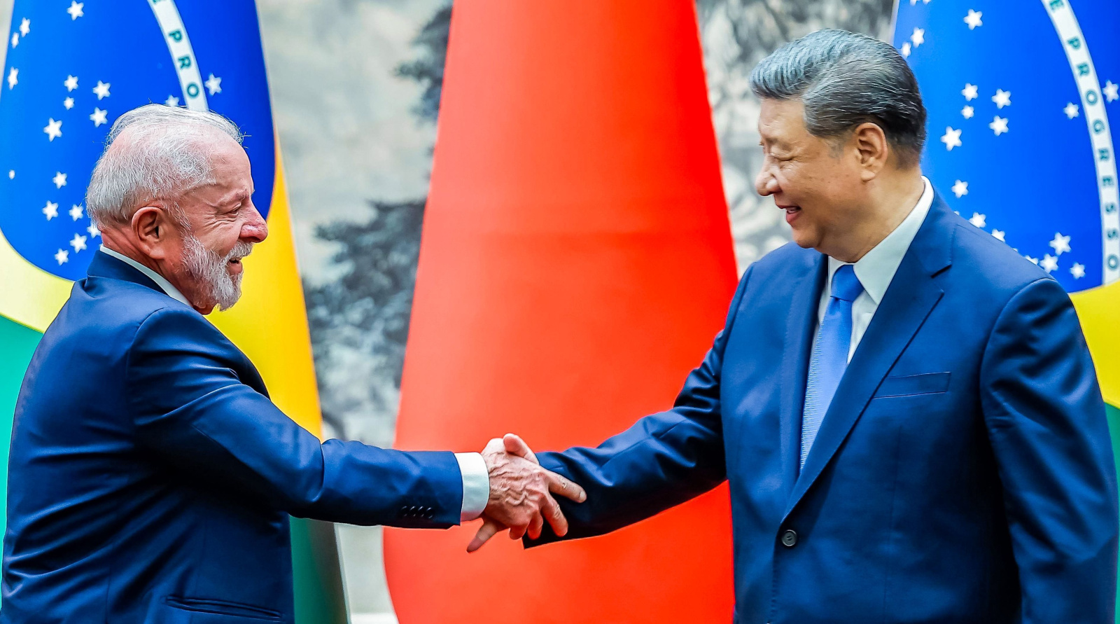 Brasil e China reforçam laços e discutem desenvolvimento em conversa telefônica