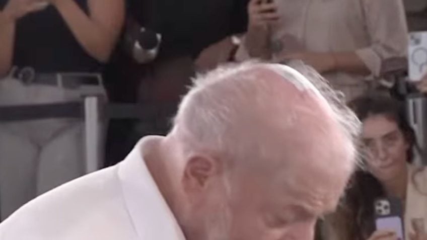 Lula mostra curativo na cabeça após cirurgia para retirada de câncer de pele
