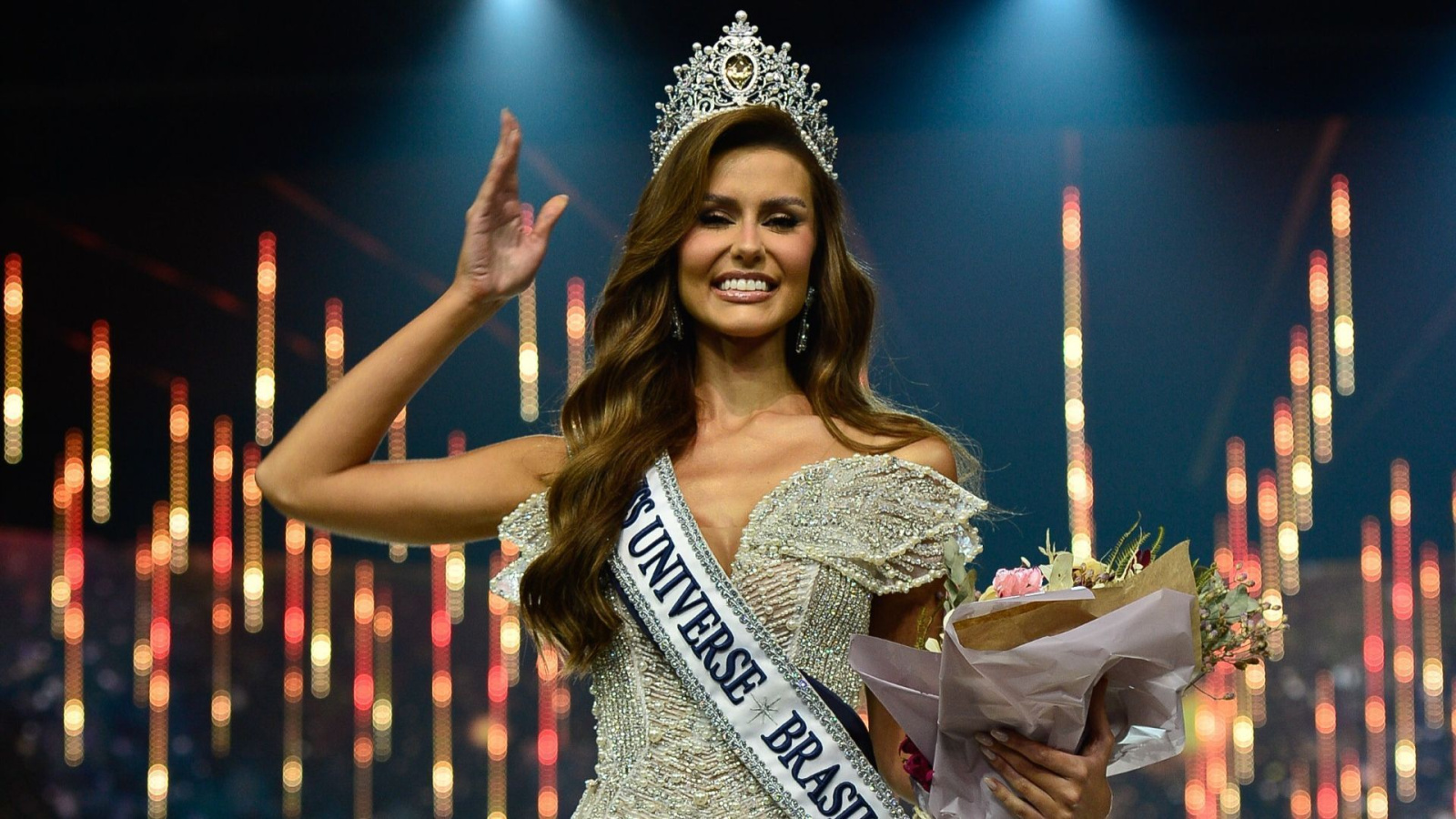 Marcella Kozinski conquista coroa do Miss Universe Brasil 2026