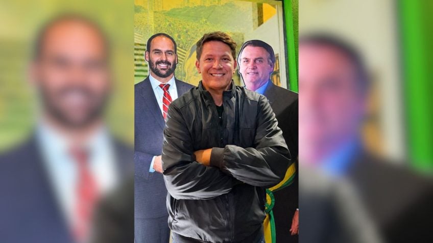 Mario Frias compartilha foto com imagens de Jair e Eduardo Bolsonaro em Piracicaba
