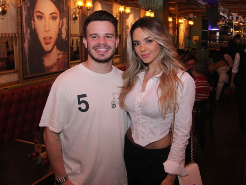 Matheus Fernandes e esposa revelam sexo do primeiro filho em chá de revelação