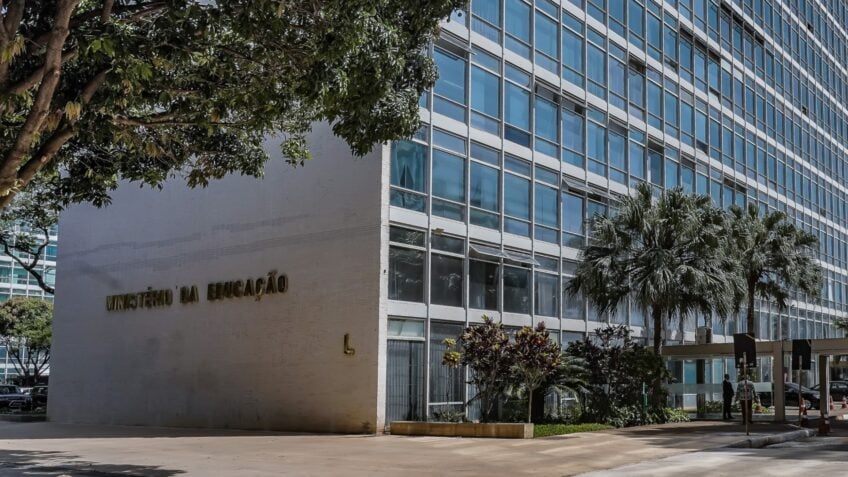 MEC demite funcionário da UFCG por assédio moral a alunas