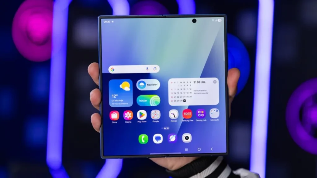 Mercado de celulares dobráveis ganha força e promete crescimento até 2034