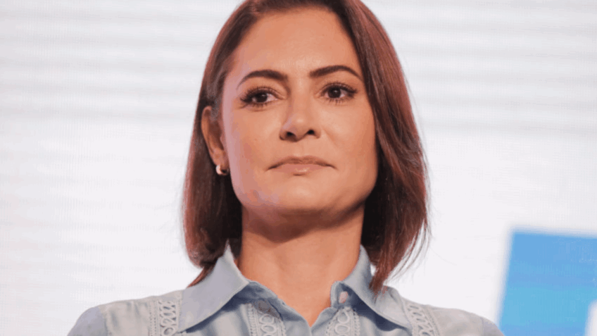 Michelle Bolsonaro defende pauta surda acima de ideologias políticas