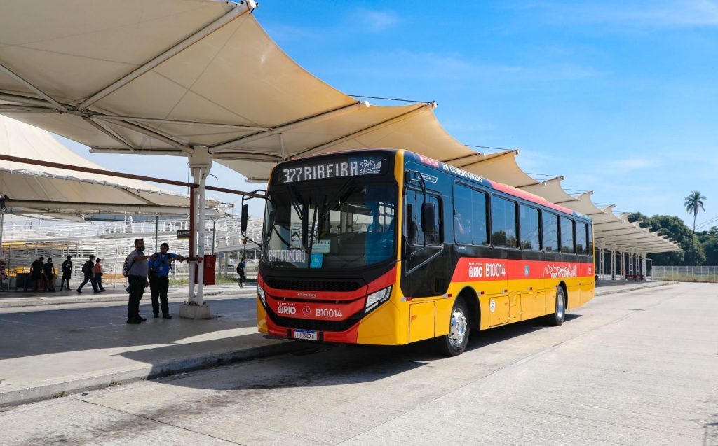 Motoristas de ônibus no Rio suspendem greve até segunda-feira