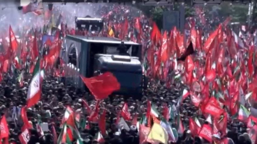 Multidão participa de cortejo fúnebre de Ali Khamenei em Teerã