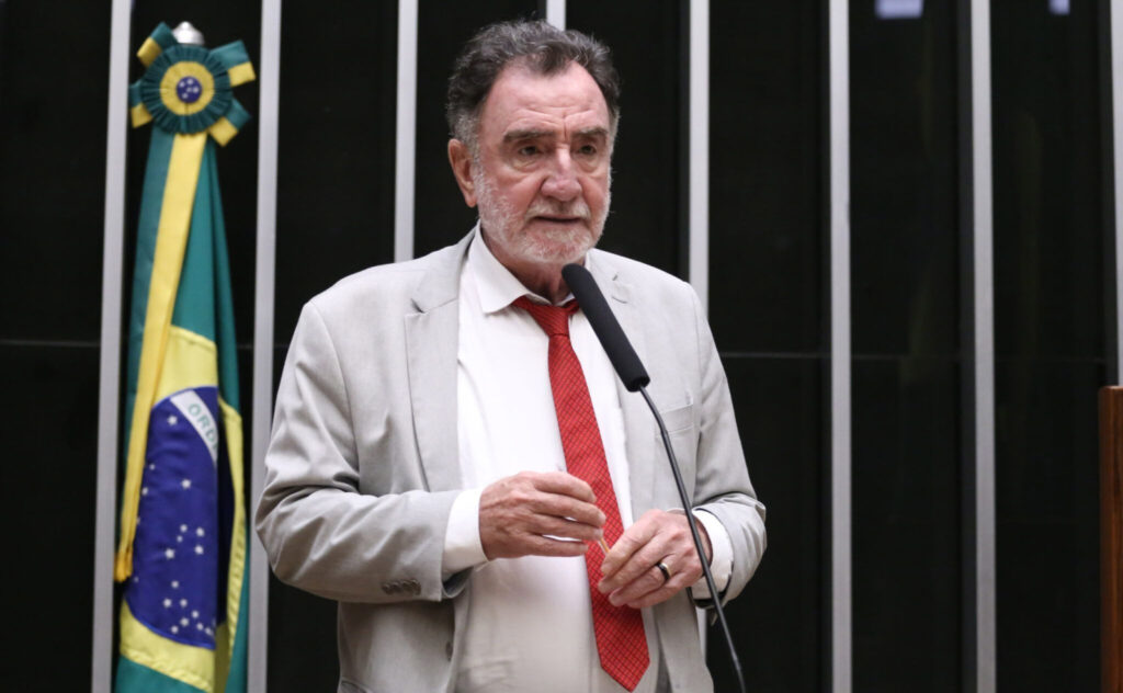 Patrus Ananias confirma pré-candidatura ao governo de Minas Gerais