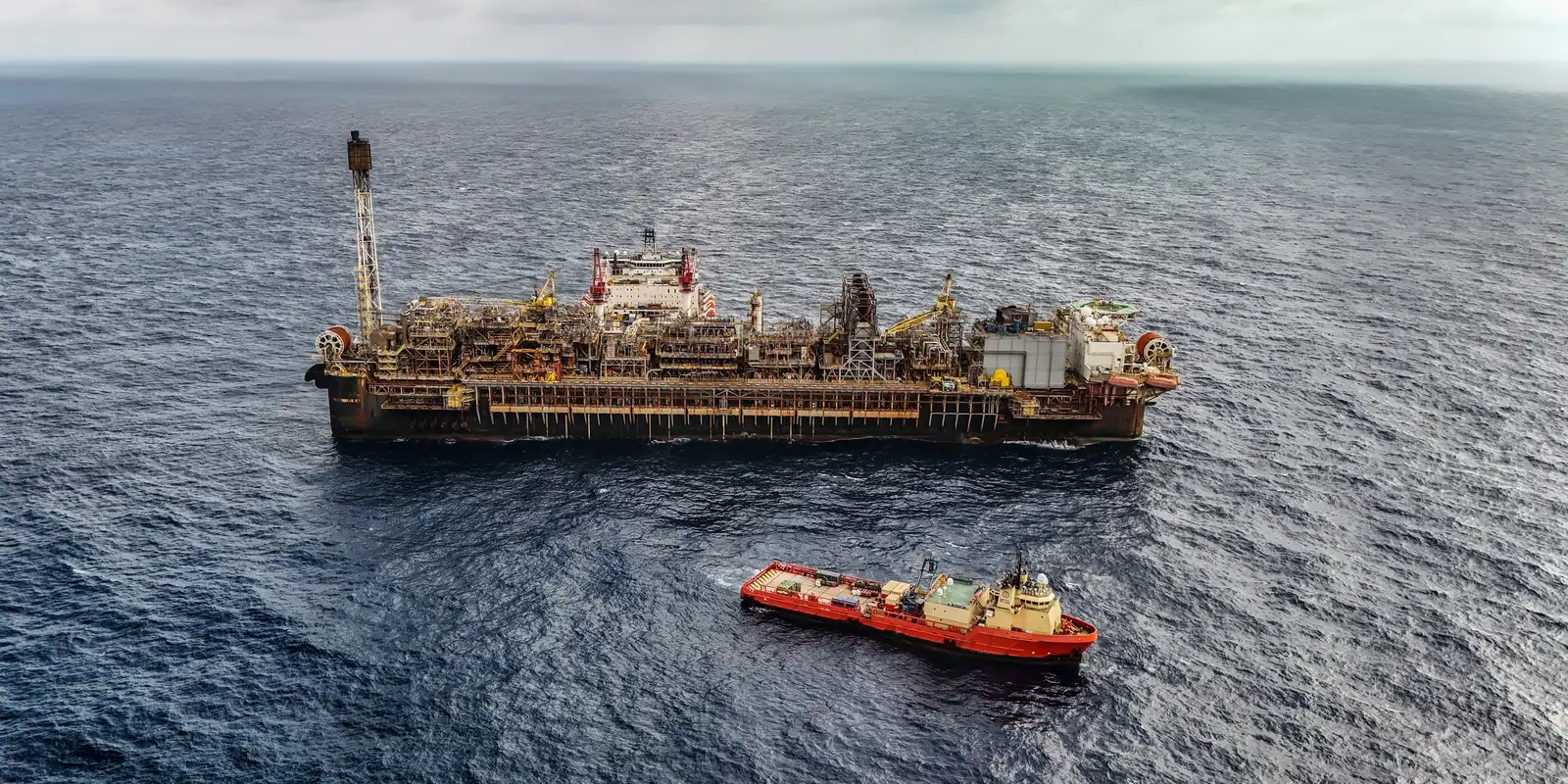 Petrobras registra recorde: produção de petróleo e gás sobe 14% no 2º tri