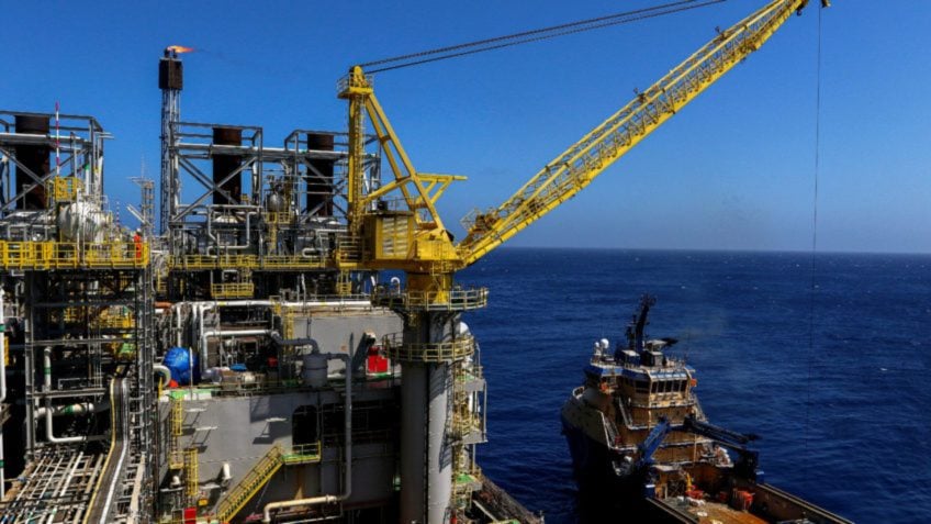 Preço do petróleo sobe com escalada militar entre EUA e Irã