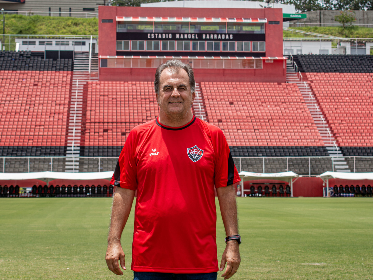 Presidente do Vitória culpa árbitro e VAR pela goleada de 4 a 0 no Barradão