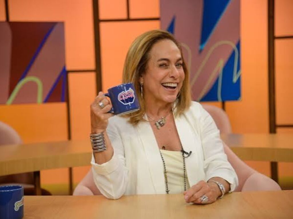 Programa ‘Sem Censura’ ganha nova vida com Cissa Guimarães e amplia seu público