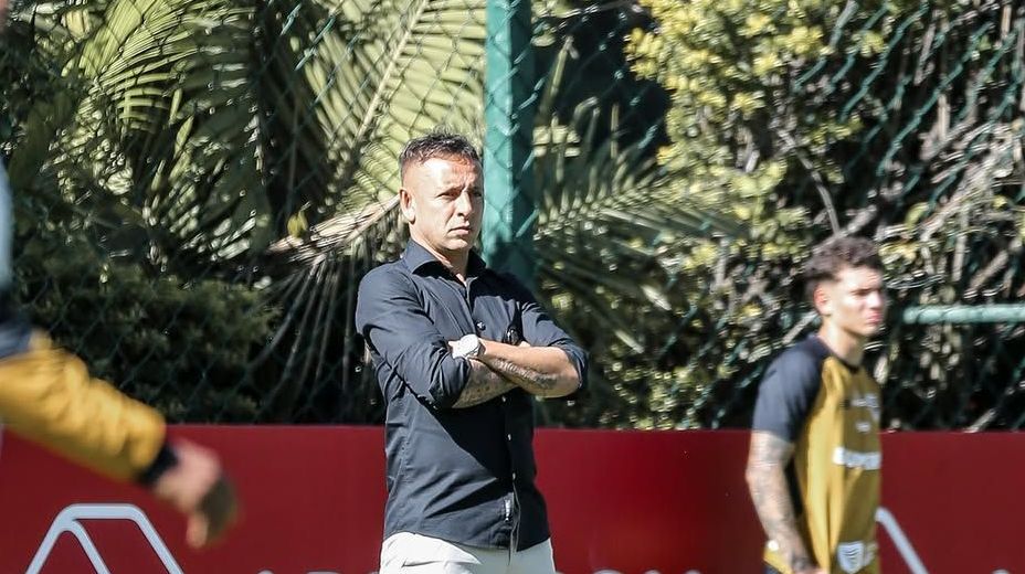 Rafinha confirma atraso salarial no São Paulo: “Creio que é um mês”